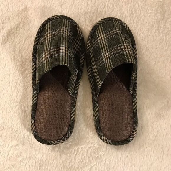 : : NEW Comfy Plaid Slippers : : - Picture 2 of 9